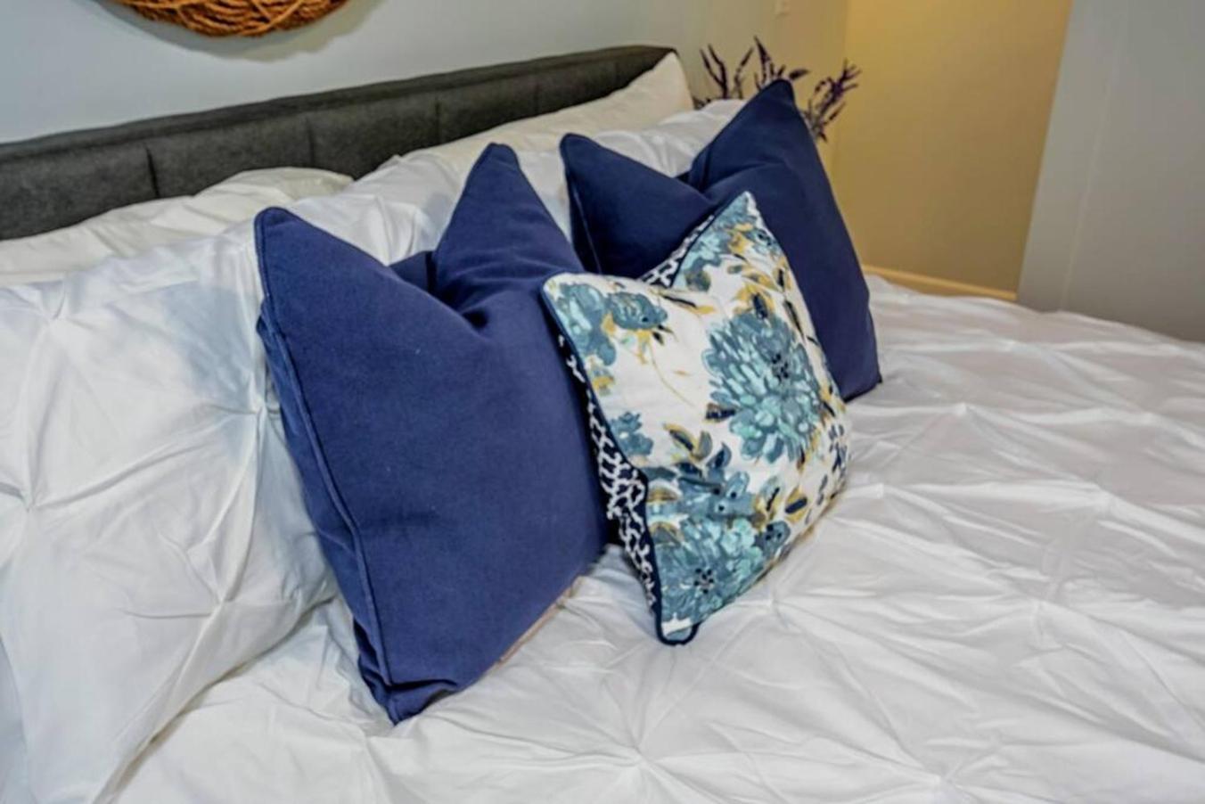 Style Meets Comfort In Beautiful Design Ванкувер Екстер'єр фото