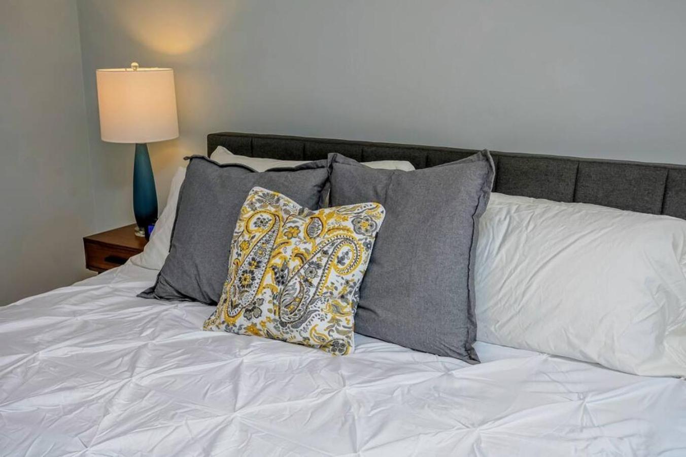 Style Meets Comfort In Beautiful Design Ванкувер Екстер'єр фото